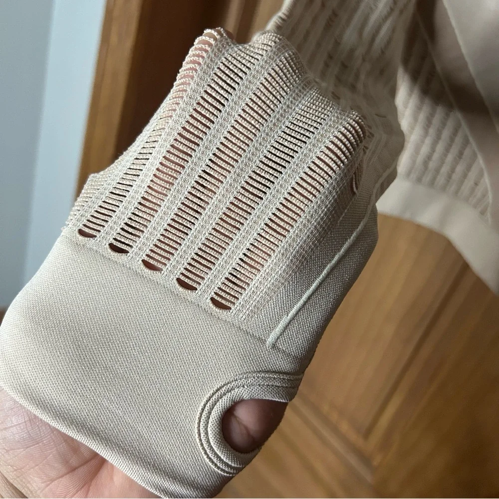 Women's cream long sleeve athletic top - Picture 2 of 4